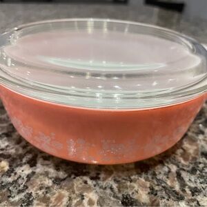Pyrex Vintage Pink Gooseberry with Glass Lid